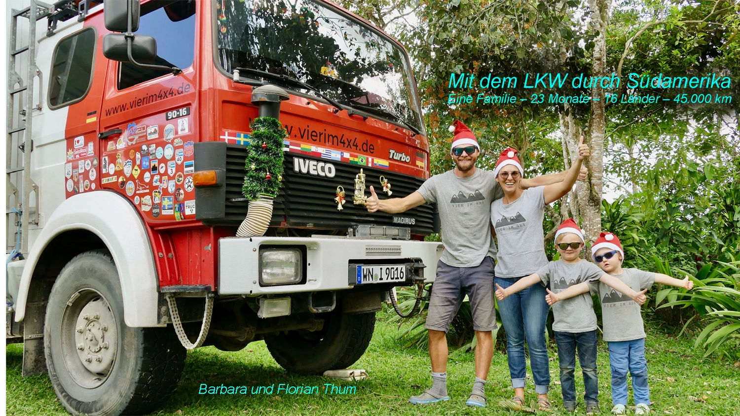 Familie mit Weihnachtsmützen vor einem Expeditionsmobil LKW Südamerika, Weltenbummler Treffen, Barbara und Florian Thum